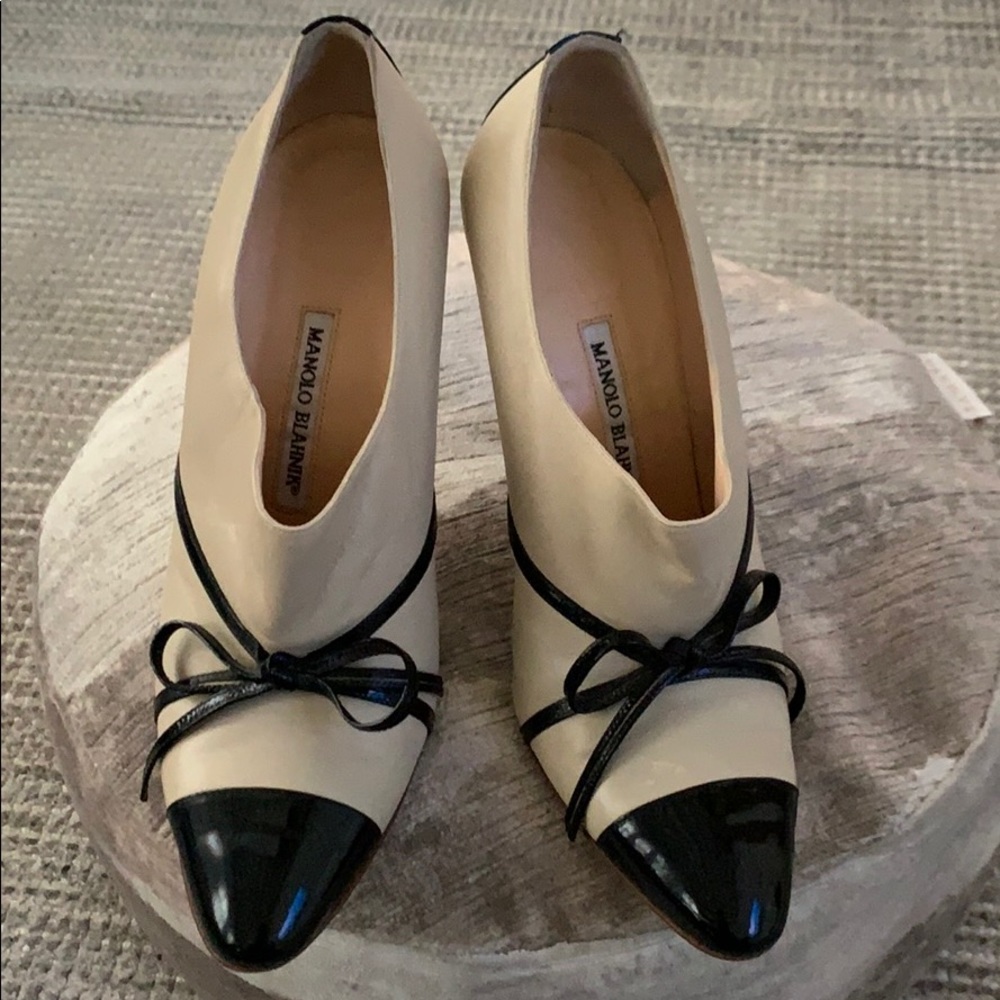 Manolo Blahnik - cream and black pumps